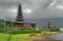 pura_ulun_danu_bratan_see_051105_c_b800.jpg (111412 Byte)