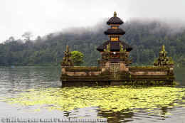 pura_ulun_danu_bratan_see_060109_c_b800.jpg (126790 Byte)